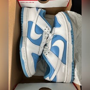 “Reverse UNC” Nike Dunks